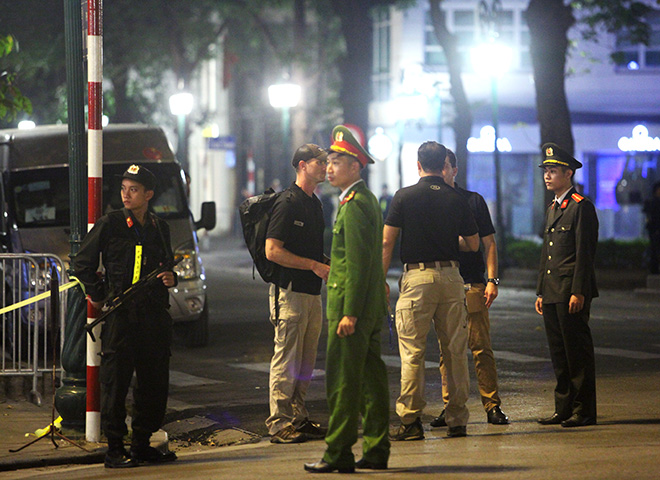 Trắng đêm bảo vệ Tổng thống Mỹ Donald Trump ở Hà Nội